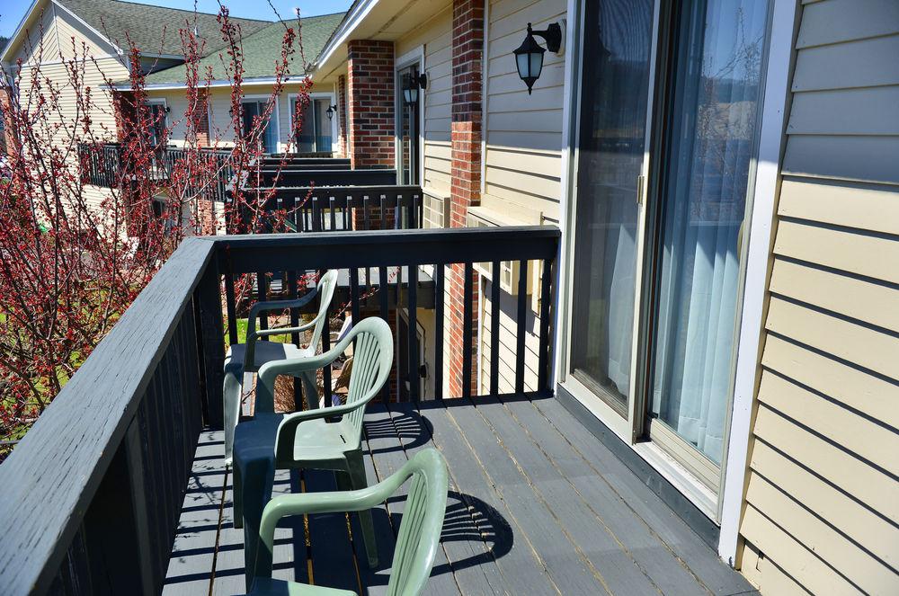 Clarion Inn & Suites At The Outlets Of Lake George Exterior foto
