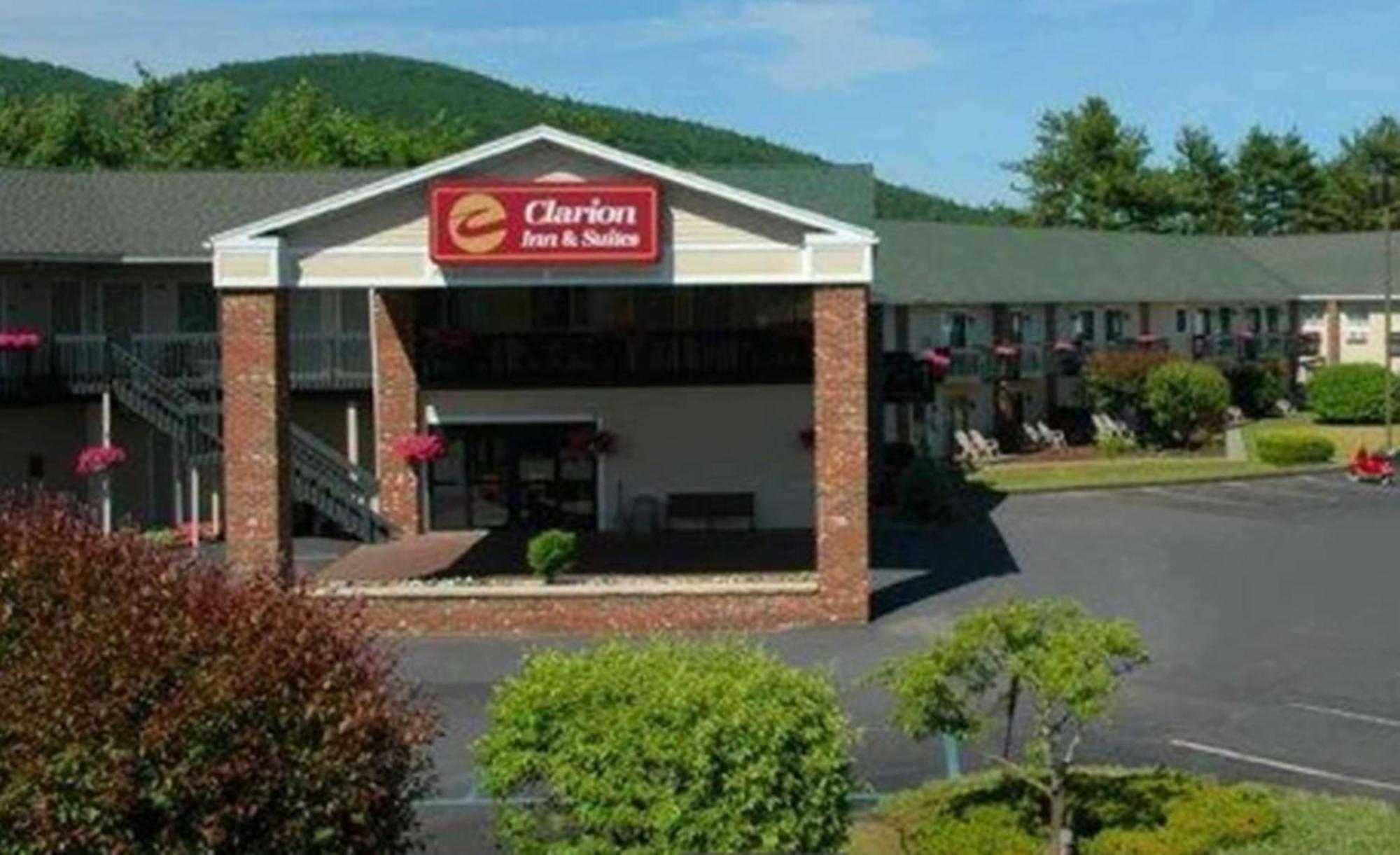 Clarion Inn & Suites At The Outlets Of Lake George Exterior foto