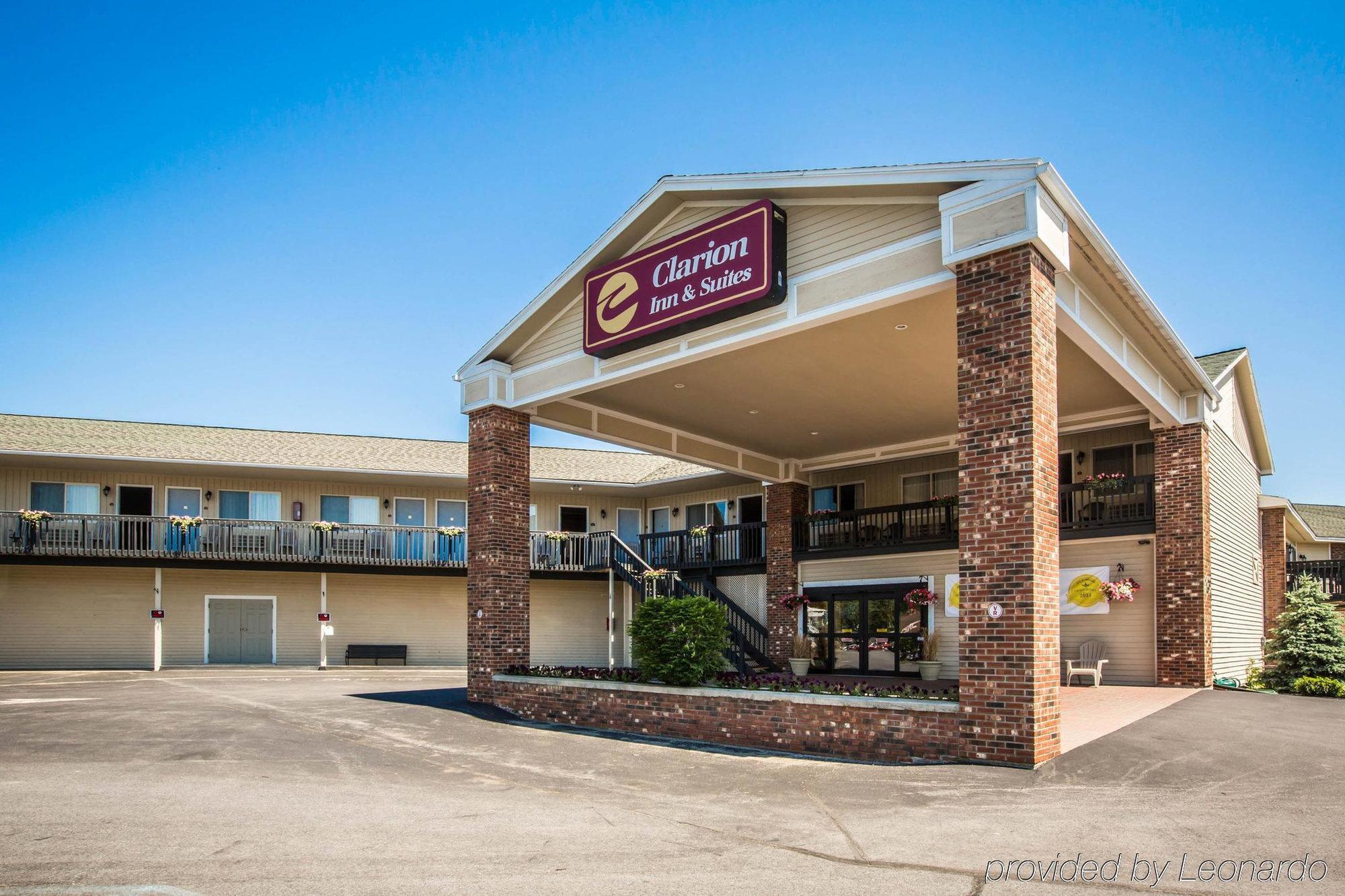 Clarion Inn & Suites At The Outlets Of Lake George Exterior foto