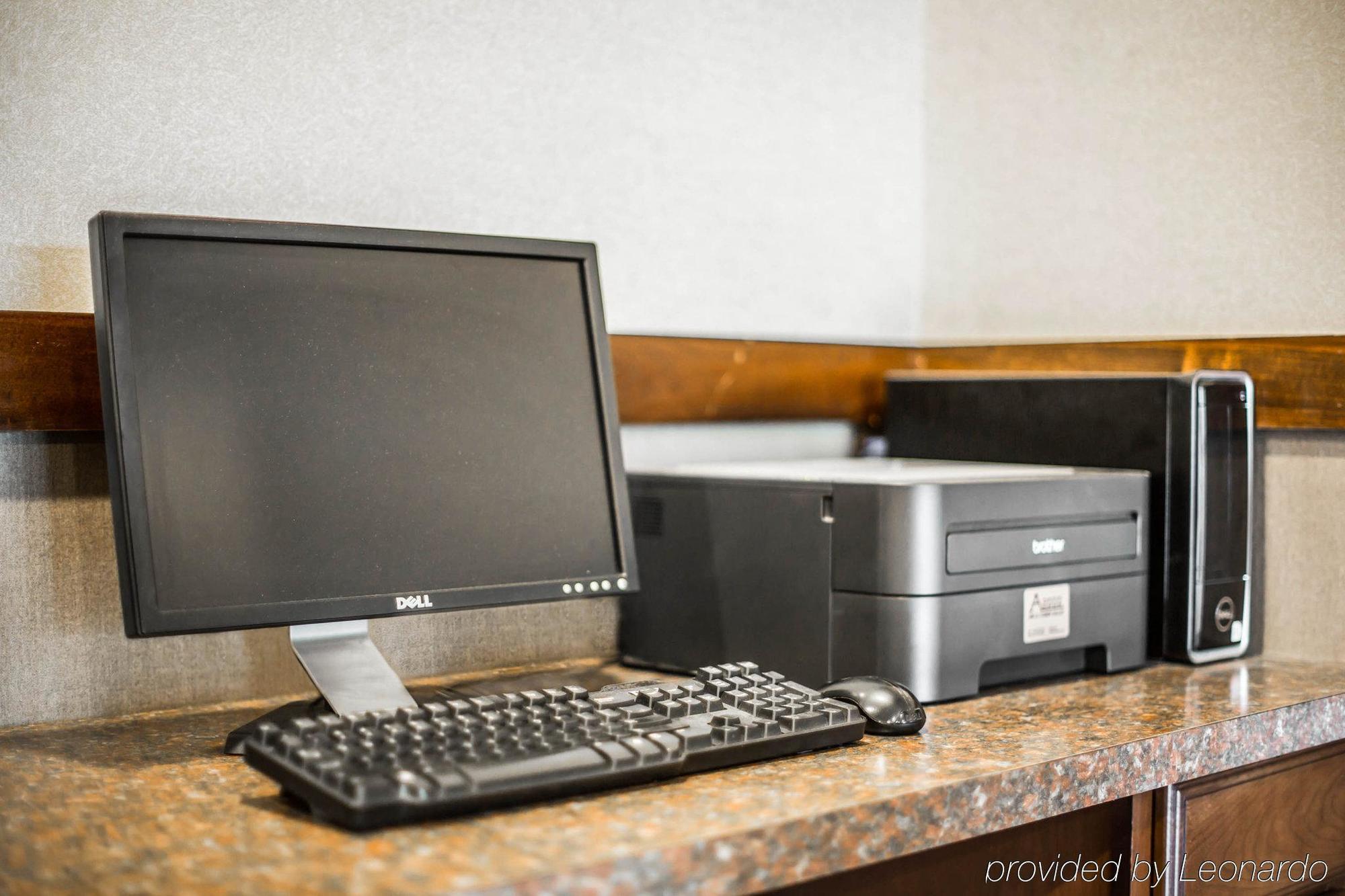 Clarion Inn & Suites At The Outlets Of Lake George Exterior foto