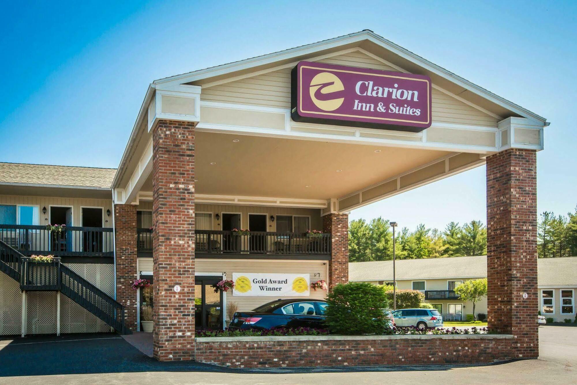 Clarion Inn & Suites At The Outlets Of Lake George Exterior foto